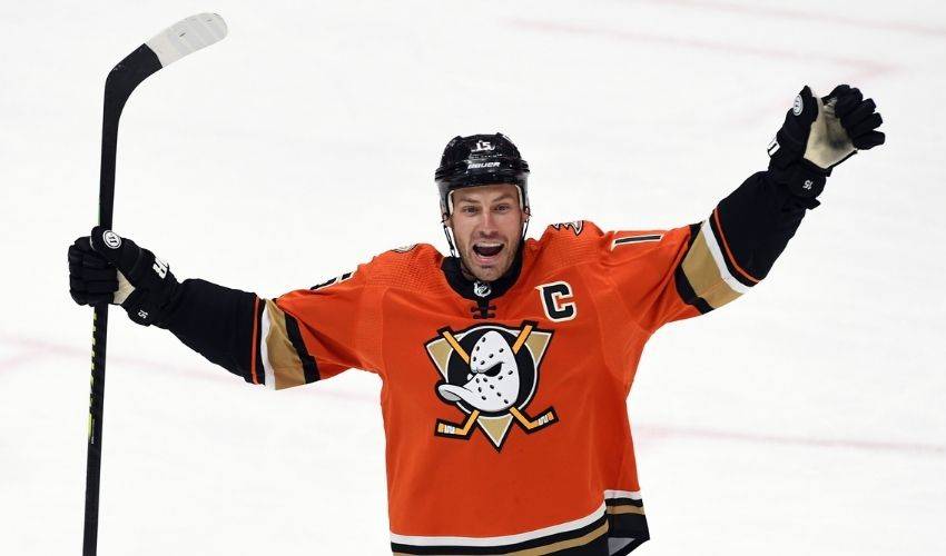 Ryan Getzlaf returns to Ducks on one-year contract 