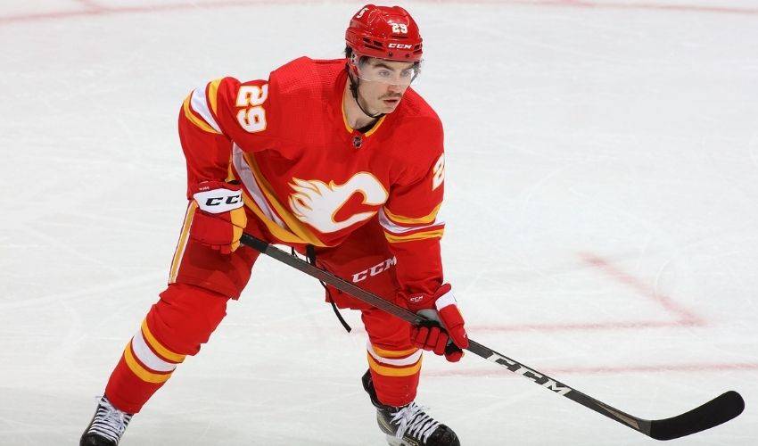 Calgary Flames sign forward Dillon Dube to three-year contract