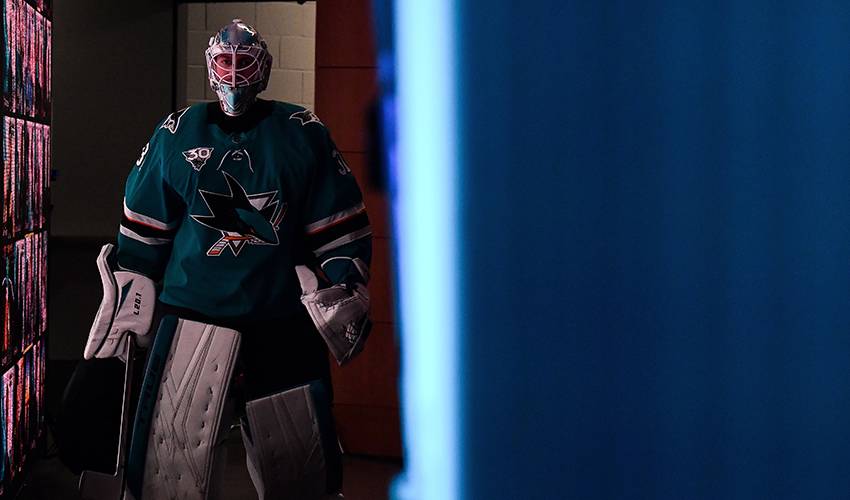 San Jose Sharks: What should the team do with Martin Jones?