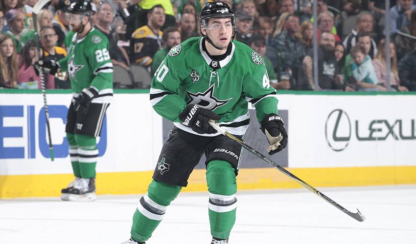 Left wing Elie signs $735,000 deal to stay with Dallas Stars