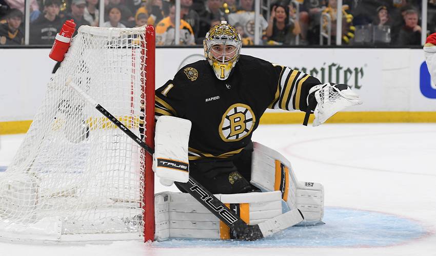 Boston Bruins goalie Jeremy Swayman signs for 8 years, $66 million