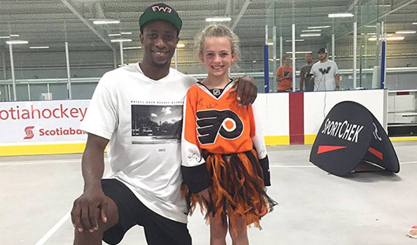 Wayne Simmonds Making Hockey Dreams Come True Nhlpa Com