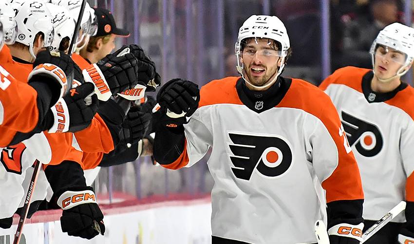 Flyers sign forward Noah Cates to $16 million extension
