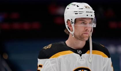 Pastrnak, Bruins Honor O'Ree With Fedora Before Number Retirement