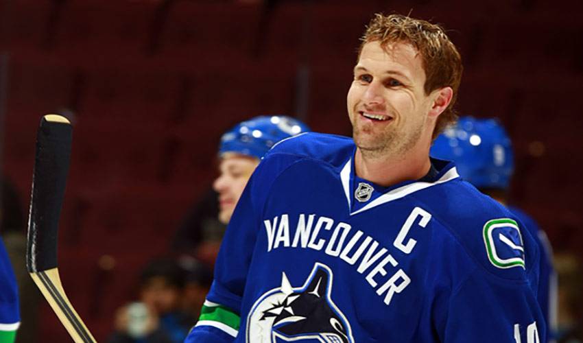 Markus Naslund - Vancouver Canucks  Vancouver canucks, Canucks, Hockey  teams