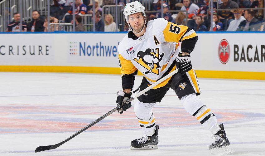 Kris Letang becomes 1st NHL defenseman with 5 points in a period, Penguins bury Islanders 7-0