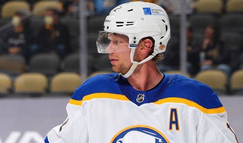 Canadiens acquire veteran centre Eric Staal from lowly Sabres for two draft picks