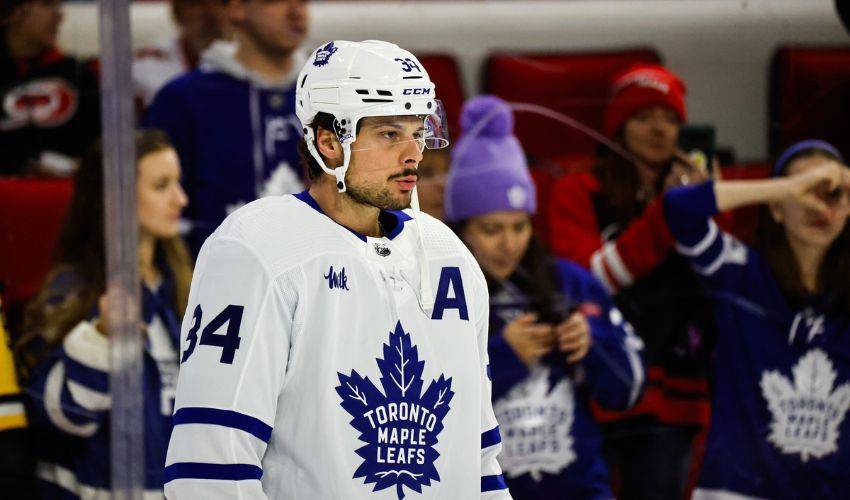 Maple Leafs' Auston Matthews is on pace for the NHL's most goals in a season in nearly 30 years