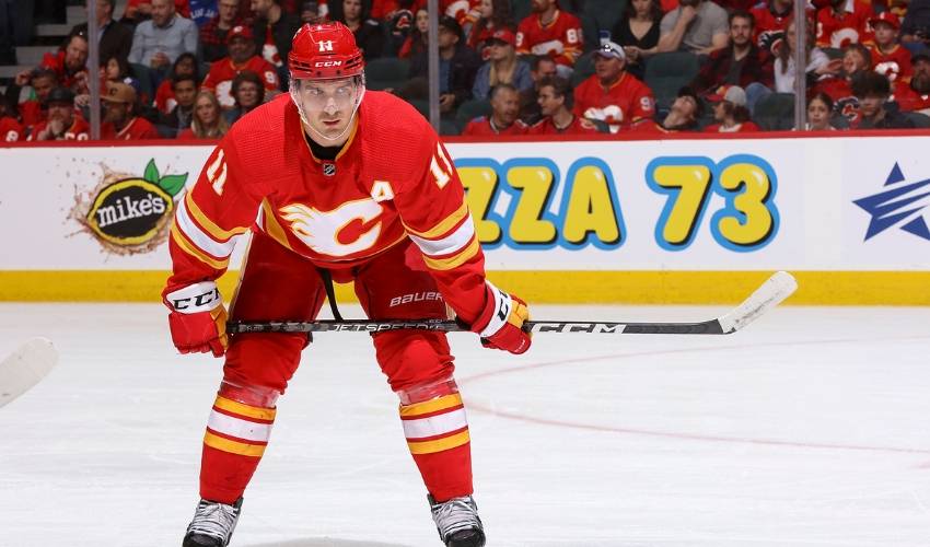 Calgary Flames sign Backlund to contract extension, name him captain