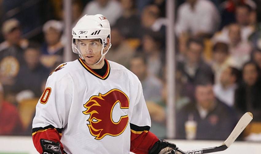 Calgary Flames Right Wing Andrew Mangiapane adjusts his jersey