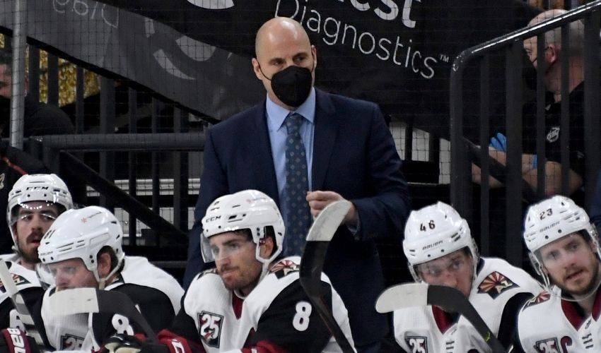 Tocchet won't return as coach of Coyotes after 4 seasons