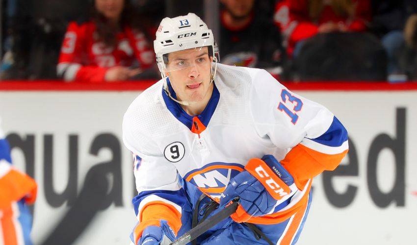 Islanders agree to terms with Barzal on 8-year extension