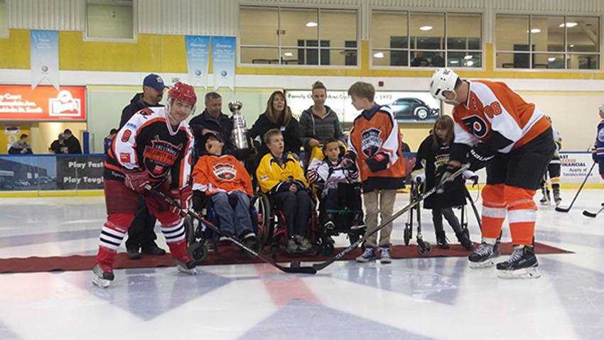 Our NHL Alumni family has each other's backs both on and off the ice. This  is why Hockey Hall of Famer, Eric Lindros, fights for Dale Hawerchuk and  Guy