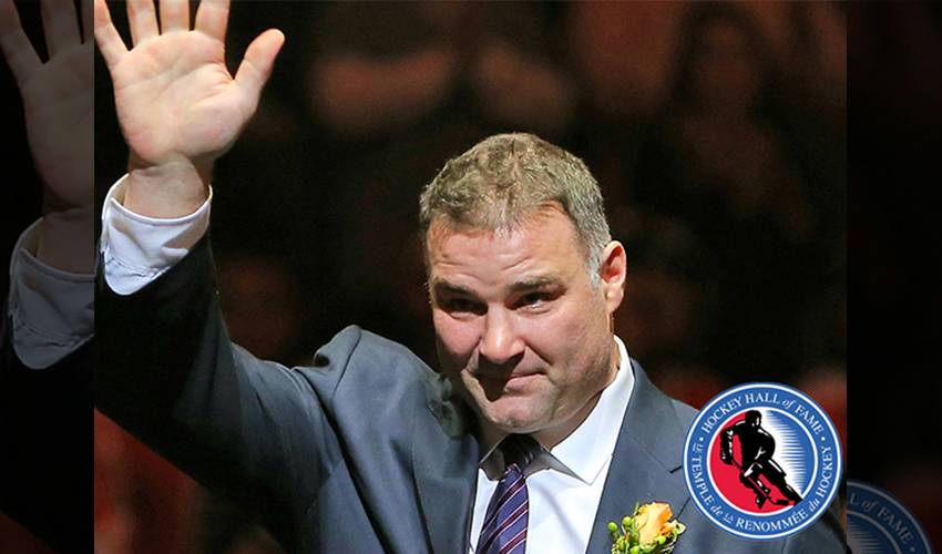 Lindros helps raise $330,000 for Easter Seals