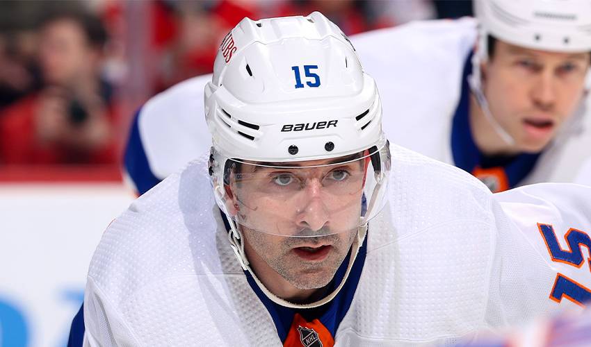 Cal Clutterbuck says he's retiring after 17 NHL seasons with the Islanders and Wild