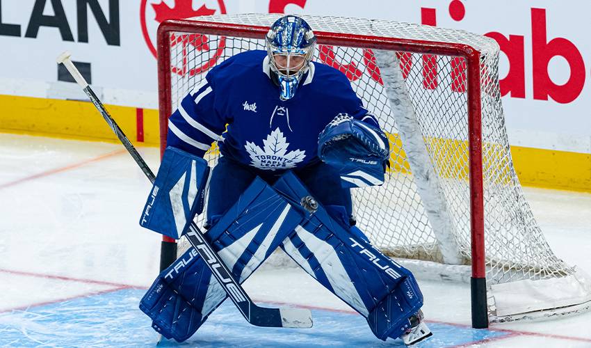 Maple Leafs say goaltender Stolarz to undergo knee surgery, will be out 4-6 weeks