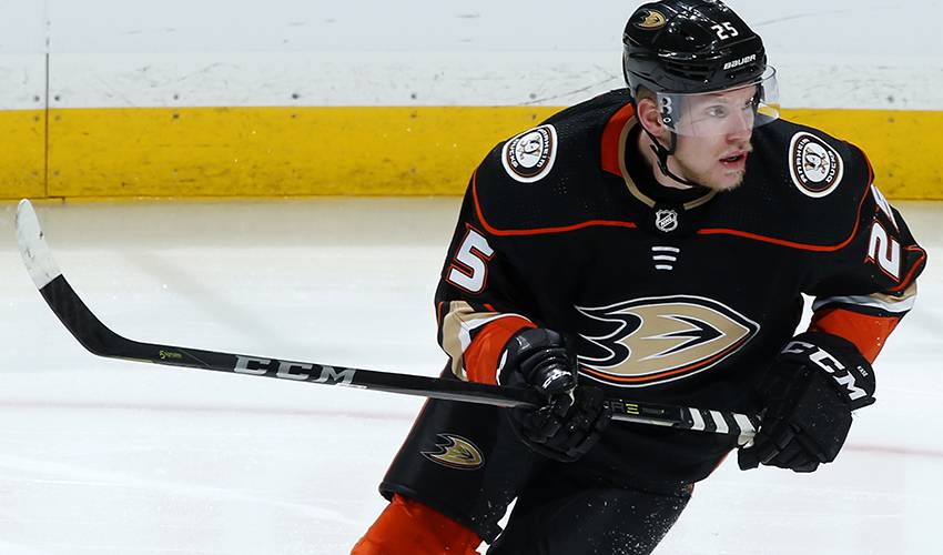 Ondrej Kase re-signs with Ducks for 3 years, $7.8 million