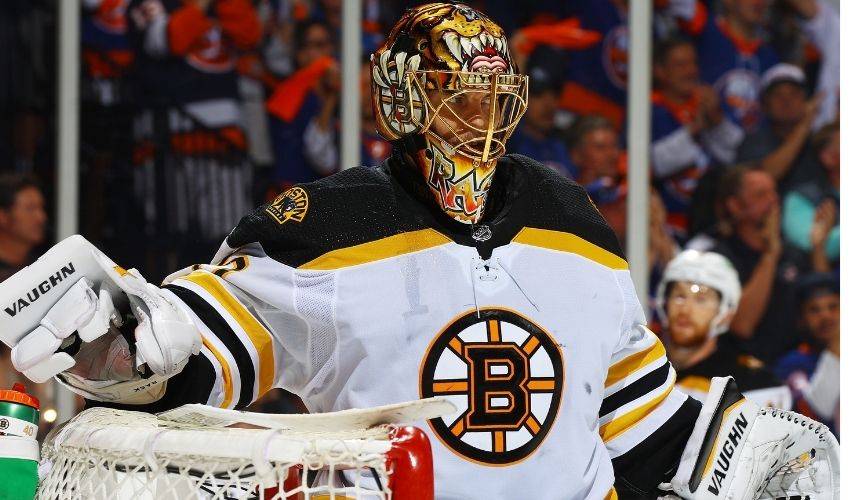 Rask needs hip surgery, wants to return to Bruins in 2022