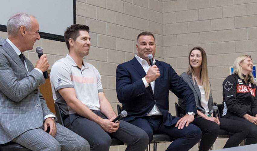 Couture, Lindros team up for concussion research