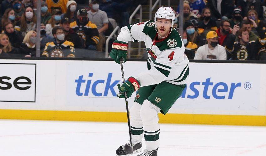 Wild agree to 3-year, $3.6M extension with D-man Jon Merrill