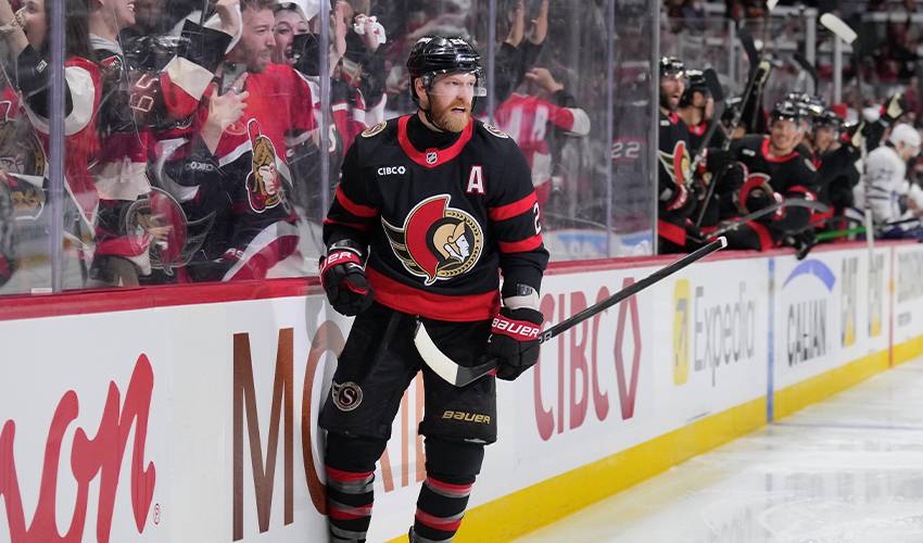 Veteran forward Claude Giroux signs one-year extension with Ottawa Senators