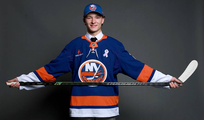 Islanders sign No. 1 pick Matthew Schaefer to a 3-year, entry level  contract | NHLPA.com