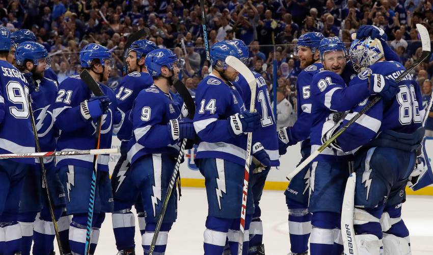 Kucherov, Lightning beat Devils 3-1, end first-round series