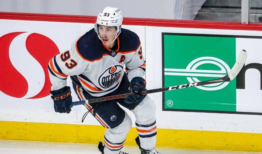 Edmonton Oilers sign forward Ryan Nugent-Hopkins to 8-year extension