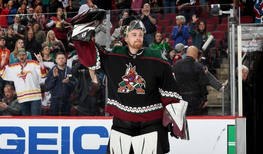 Coyotes sign goalie Vejmelka to 3-year extension