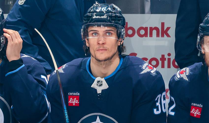 Winnipeg Jets sign forward Morgan Barron to two-year, US$3.7M extension