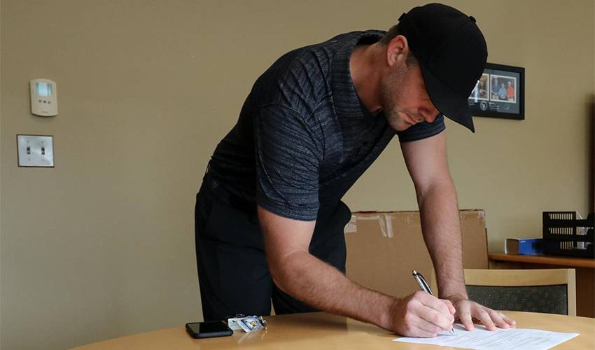 G Cam Ward signs 1-day contract, retires with Hurricanes