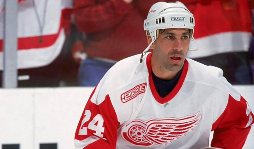 Chelios Hangs Up The Blades