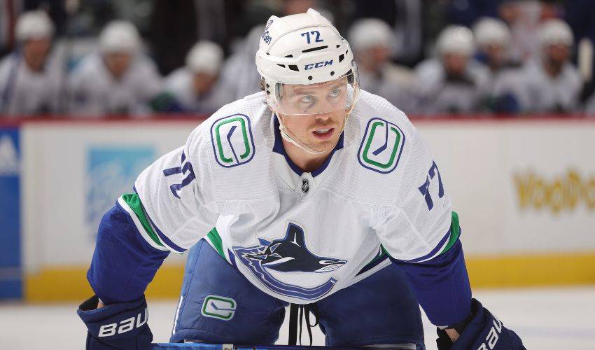 Vancouver Canucks trade Anthony Beauvillier to Chicago Blackhawks