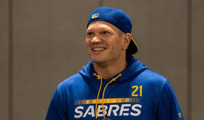 Kyle Okposo determined to lead Sabres back to the playoffs