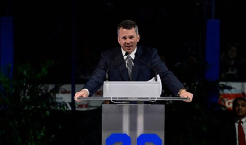 Lightning raise Martin St. Louis' No. 26 to the rafters