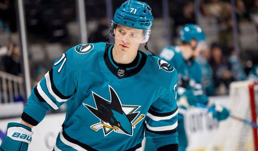 Sharks sign D Nikolai Knyzhov to 2-year extension
