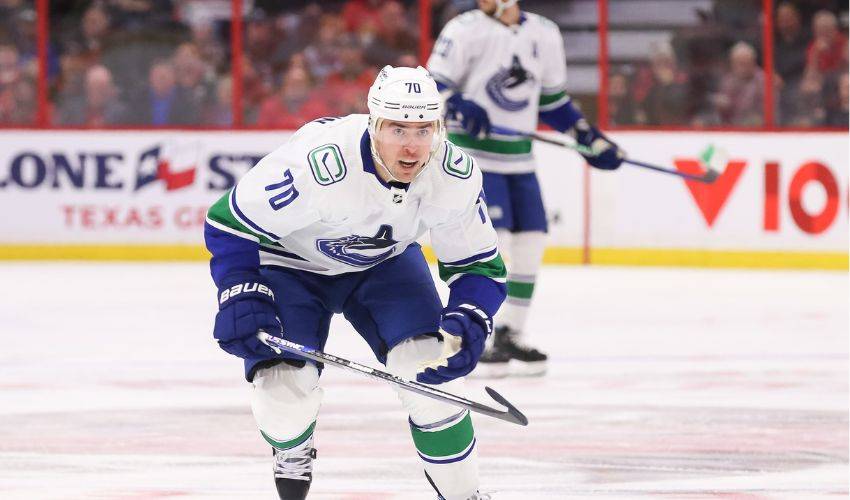 Canadiens acquire Tanner Pearson, 2025 draft pick from Canucks for DeSmith
