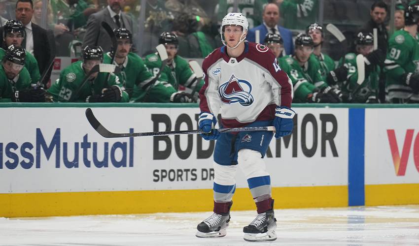 Josh Manson signs 2-year contract with Colorado Avalanche after injury-plagued season