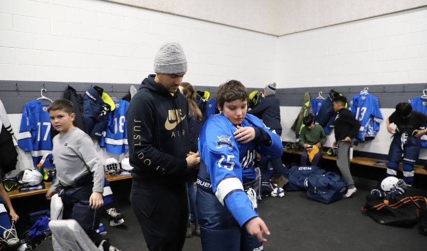 Niederreiter mentoring Winnipeg youth hockey team