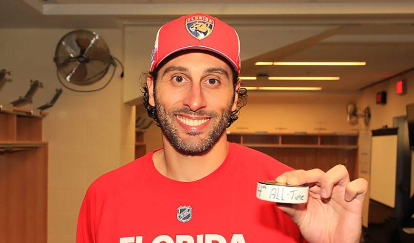 Florida Panthers PR on X: Roberto Luongo has tied Curtis Joseph for  fourth-place in all time NHL wins (454). 🐐  / X