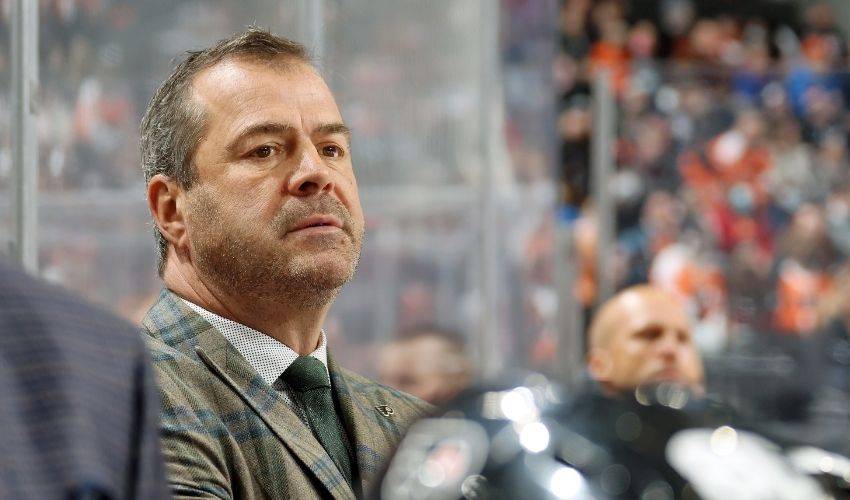 Flyers fire Vigneault amid skid; Yeo named interim coach
