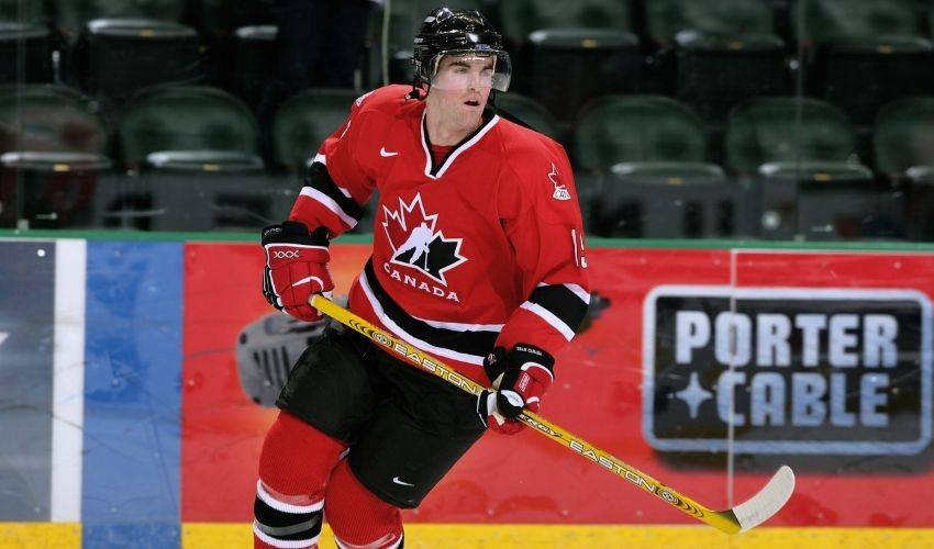 Canada reaches gold-medal game with win over Russia at world juniors