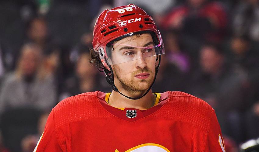 Flames sign Andrew Mangiapane to one-year contract