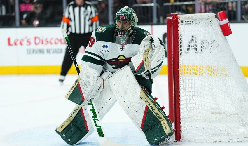 Marc-Andre Fleury signs a $2.5M extension with the Wild to return for next season at age 40