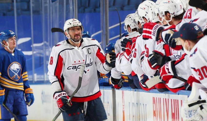 Ovechkin ties Esposito as Capitals beat lowly Sabres 6-0