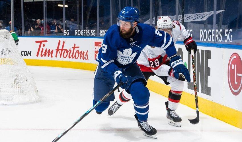 Leafs' Muzzin out with broken facial bone; Andersen, Hyman, Thornton also injured