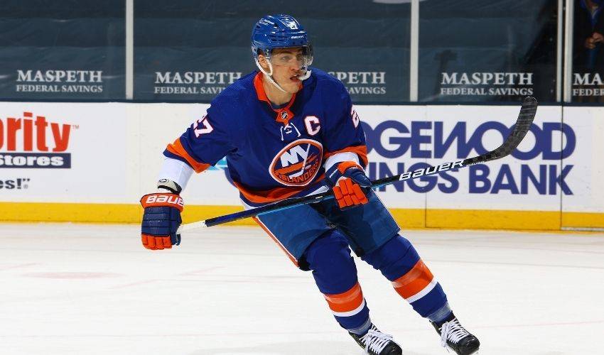 Islanders captain Anders Lee out for season with knee injury