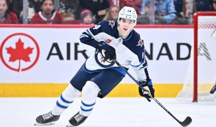 Mark Scheifele pays a special visit to young cancer patient