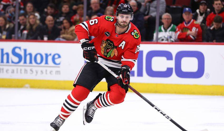F Jason Dickinson agrees to new 2-year contract with the Chicago Blackhawks