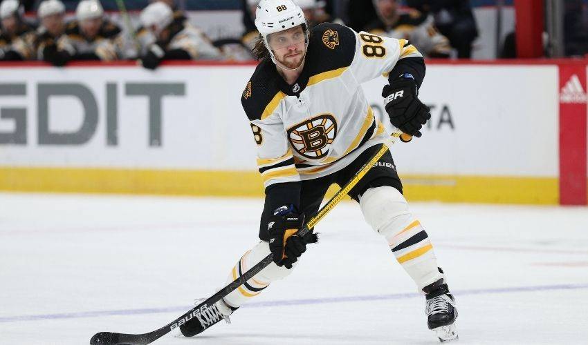 Pastrnak's hat trick, Bergeron's OT goal rally Bruins